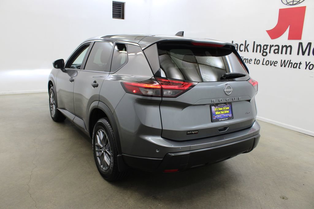 Used 2024 Nissan Rogue S image 3