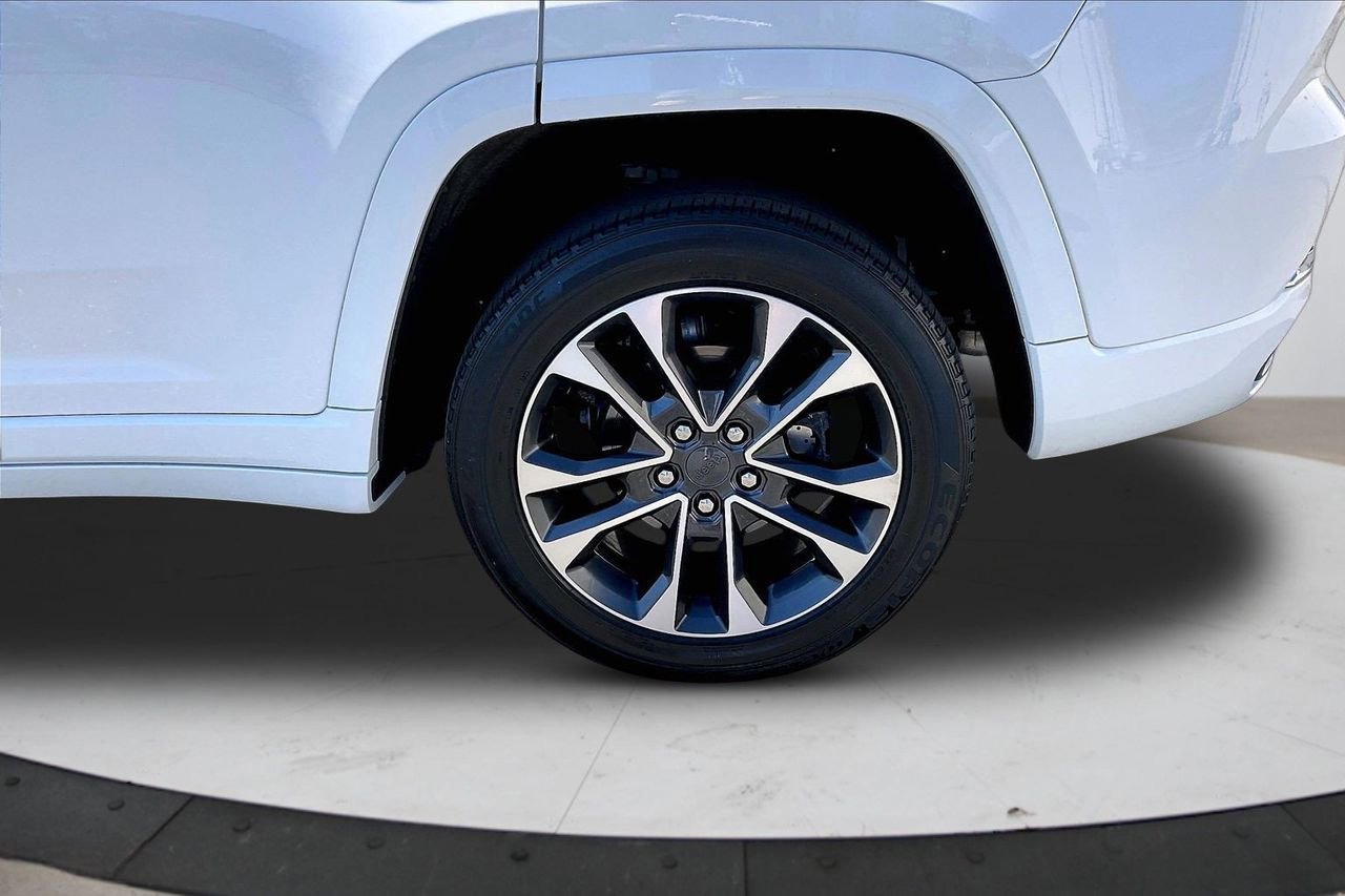 Certified 2023 Jeep Grand Cherokee Overland w/ Luxury Tech Group IV image 37