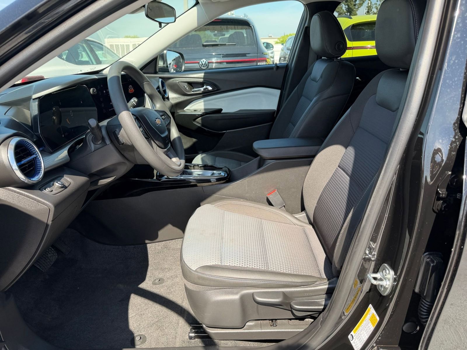 Used 2025 Chevrolet Trax LT image 25