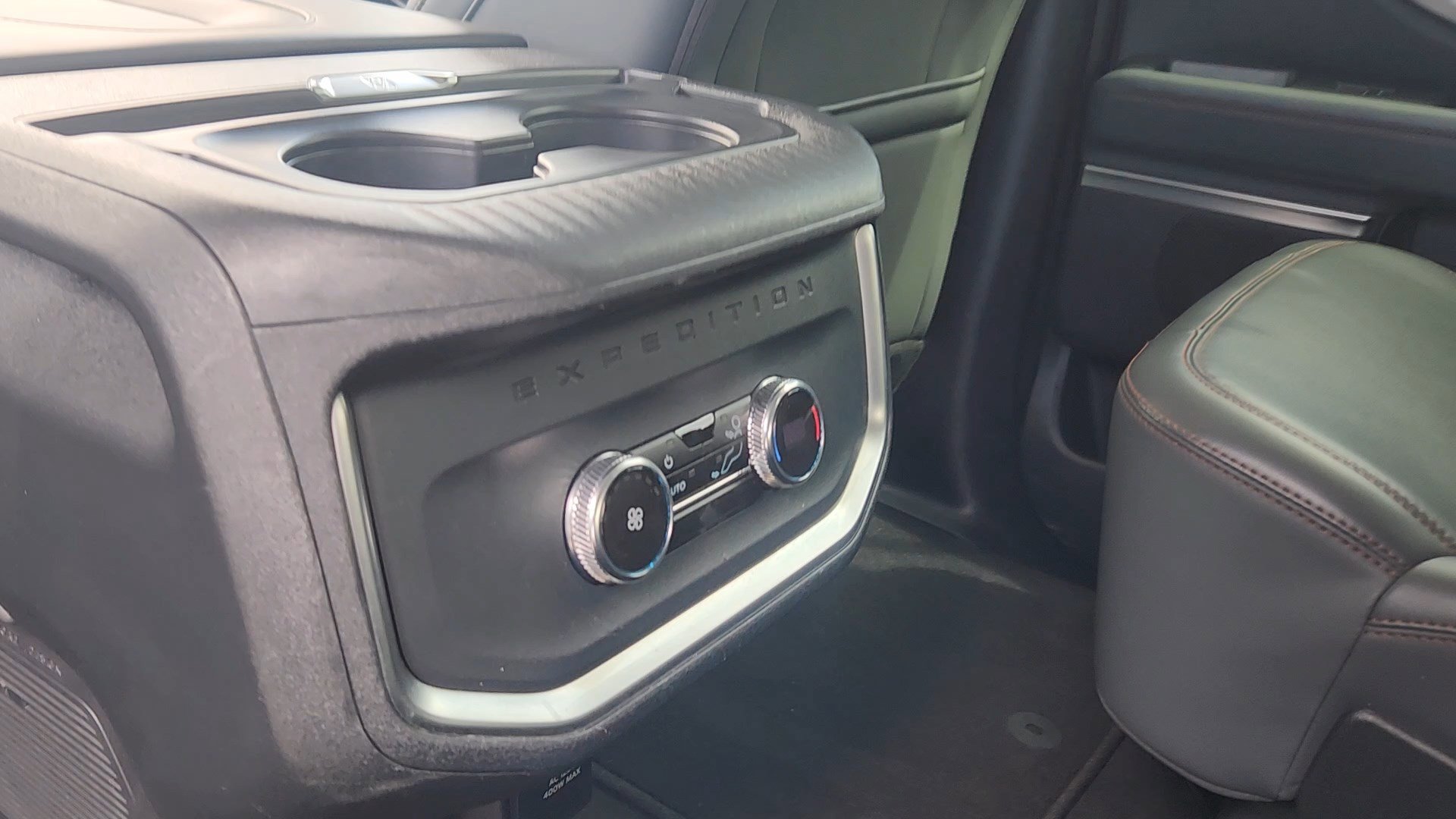 Certified 2025 Ford Expedition Active AWD/4WD image 23