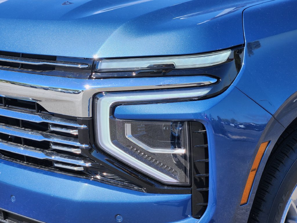 New 2026 Chevrolet Suburban Premier w/ Sun And Tow Package AWD/4WD image 6