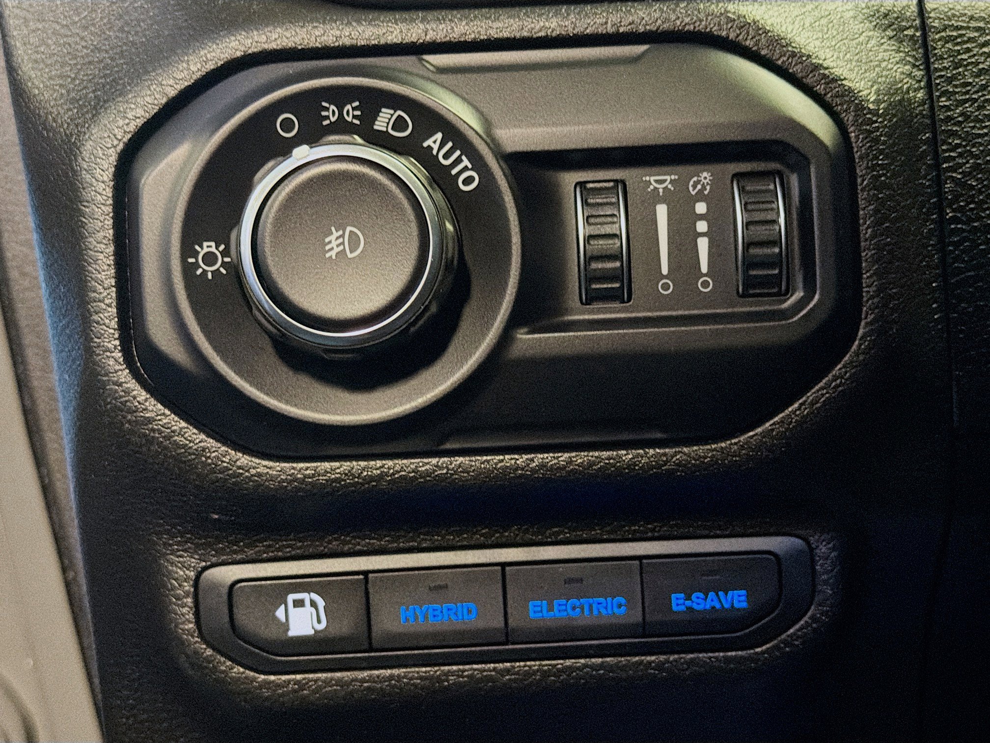 Used 2022 Jeep Wrangler Unlimited Sahara AWD/4WD image 16