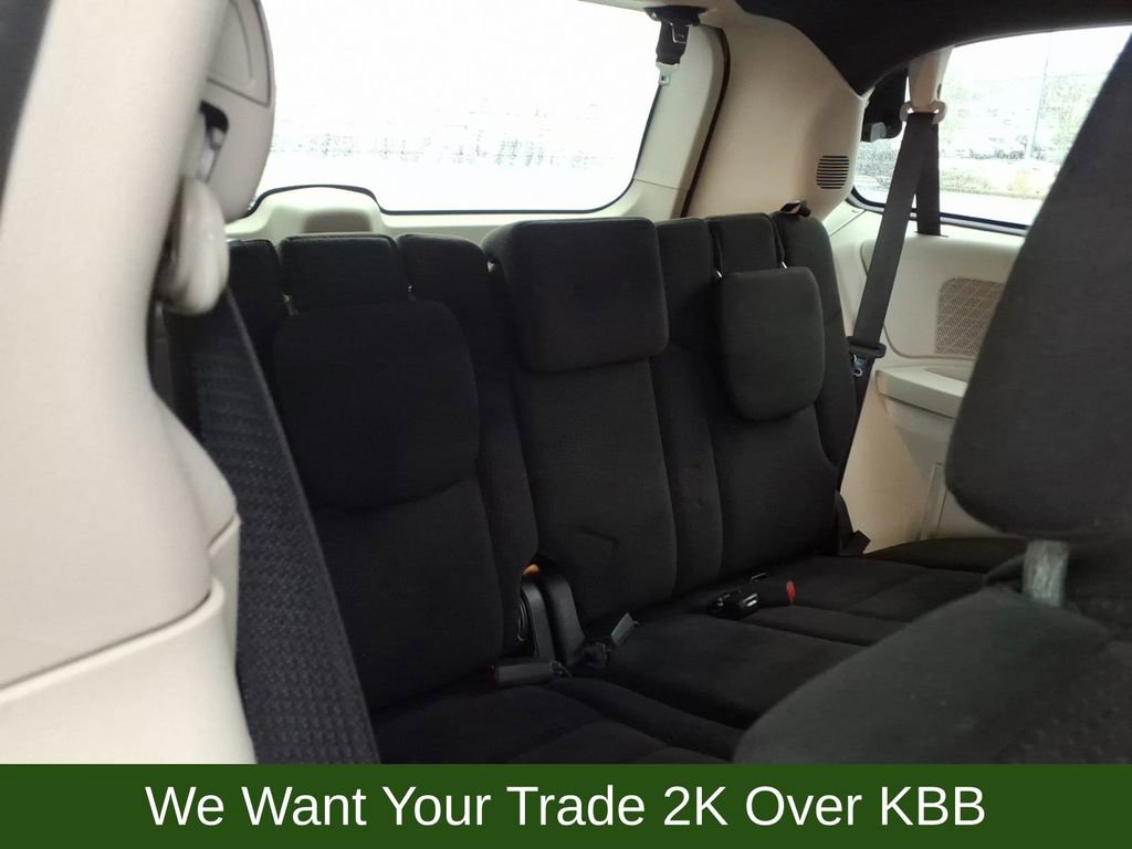 Used 2016 Dodge Grand Caravan SE image 18