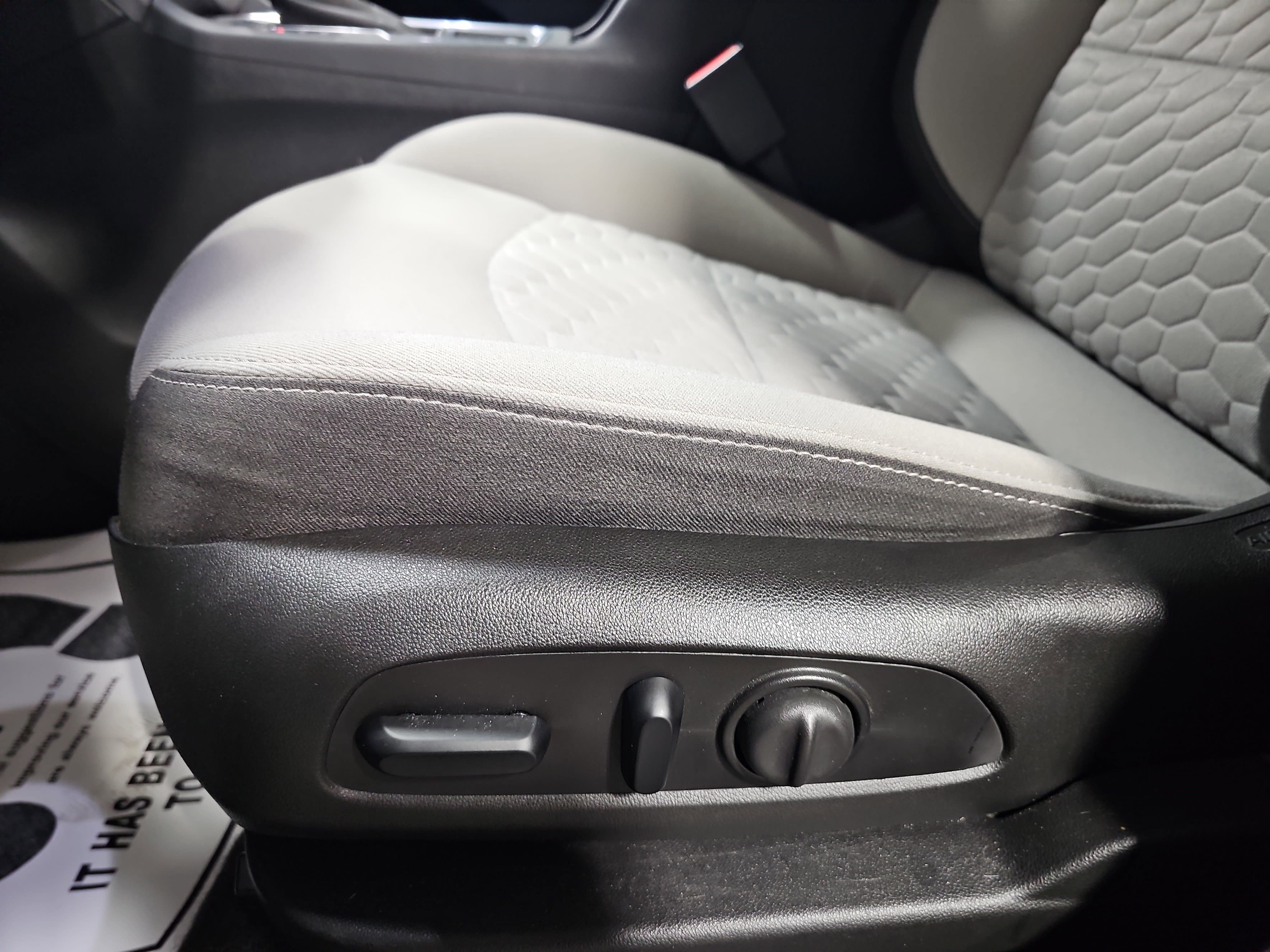 Used 2021 Chevrolet Equinox LT image 29