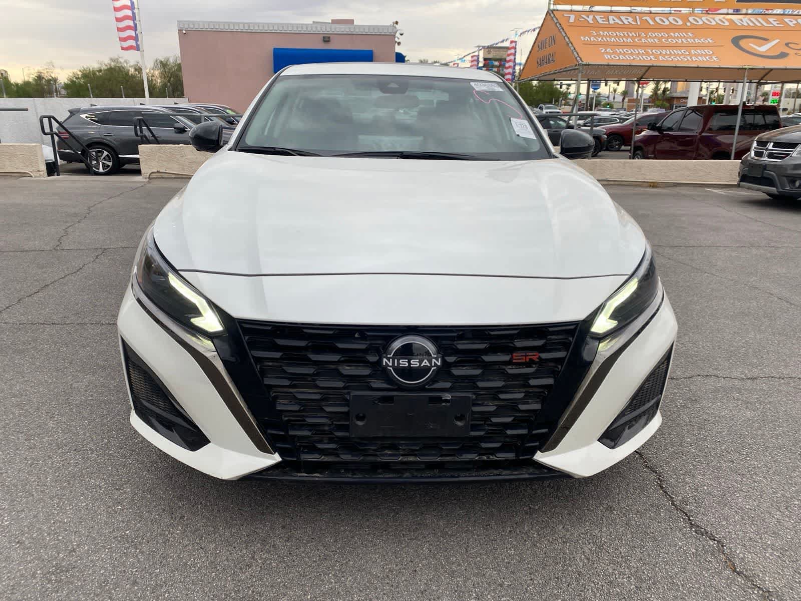 Used 2024 Nissan Altima 2.0 SR FWD image 2