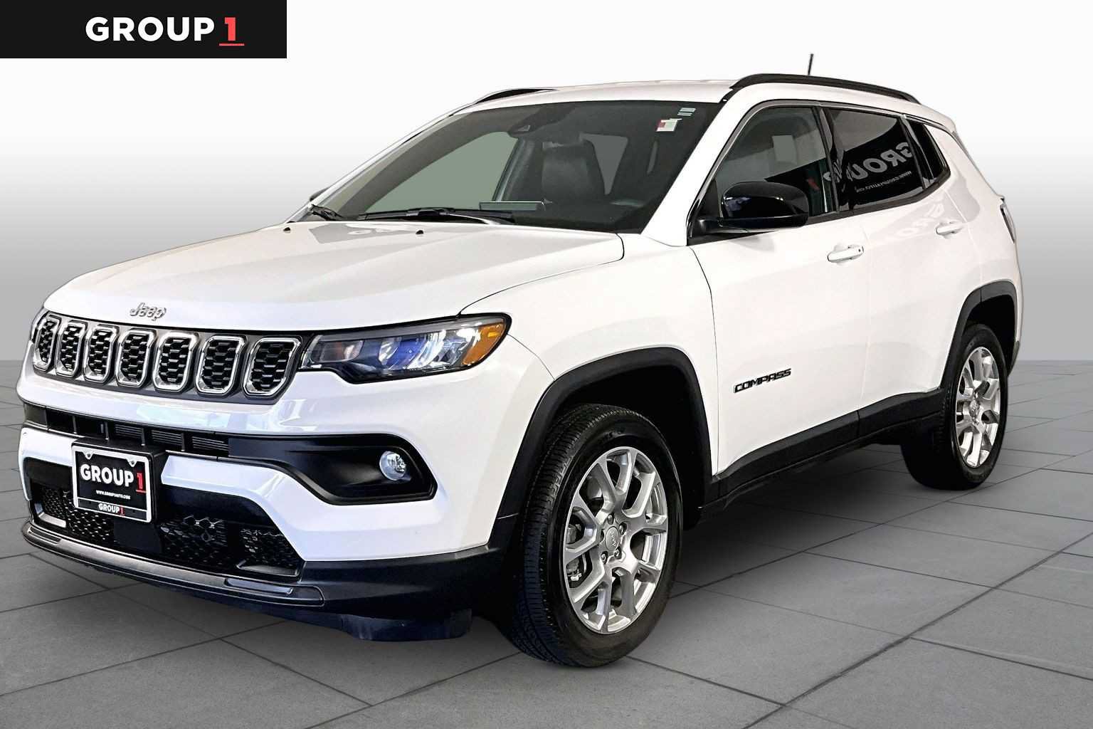 Used 2024 Jeep Compass Latitude AWD/4WD image 1