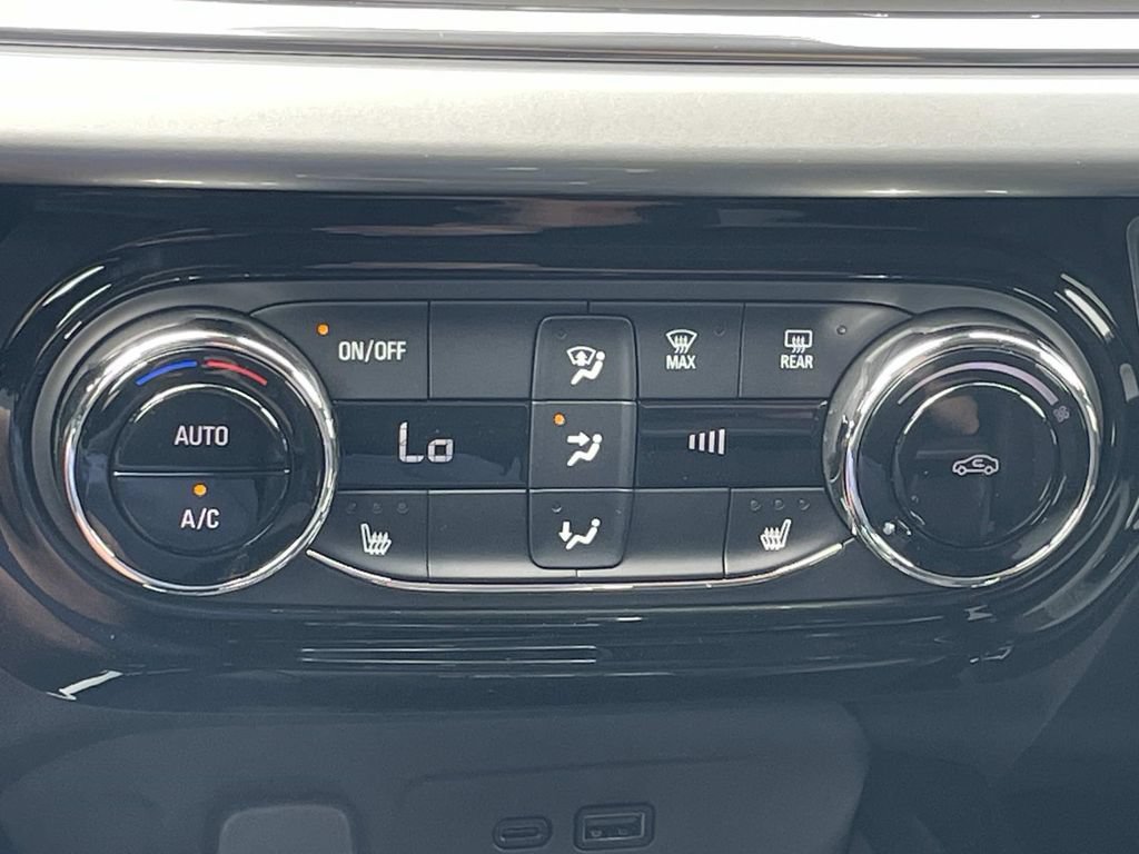 New 2026 Chevrolet Trax LT w/ Sunroof Package FWD image 19