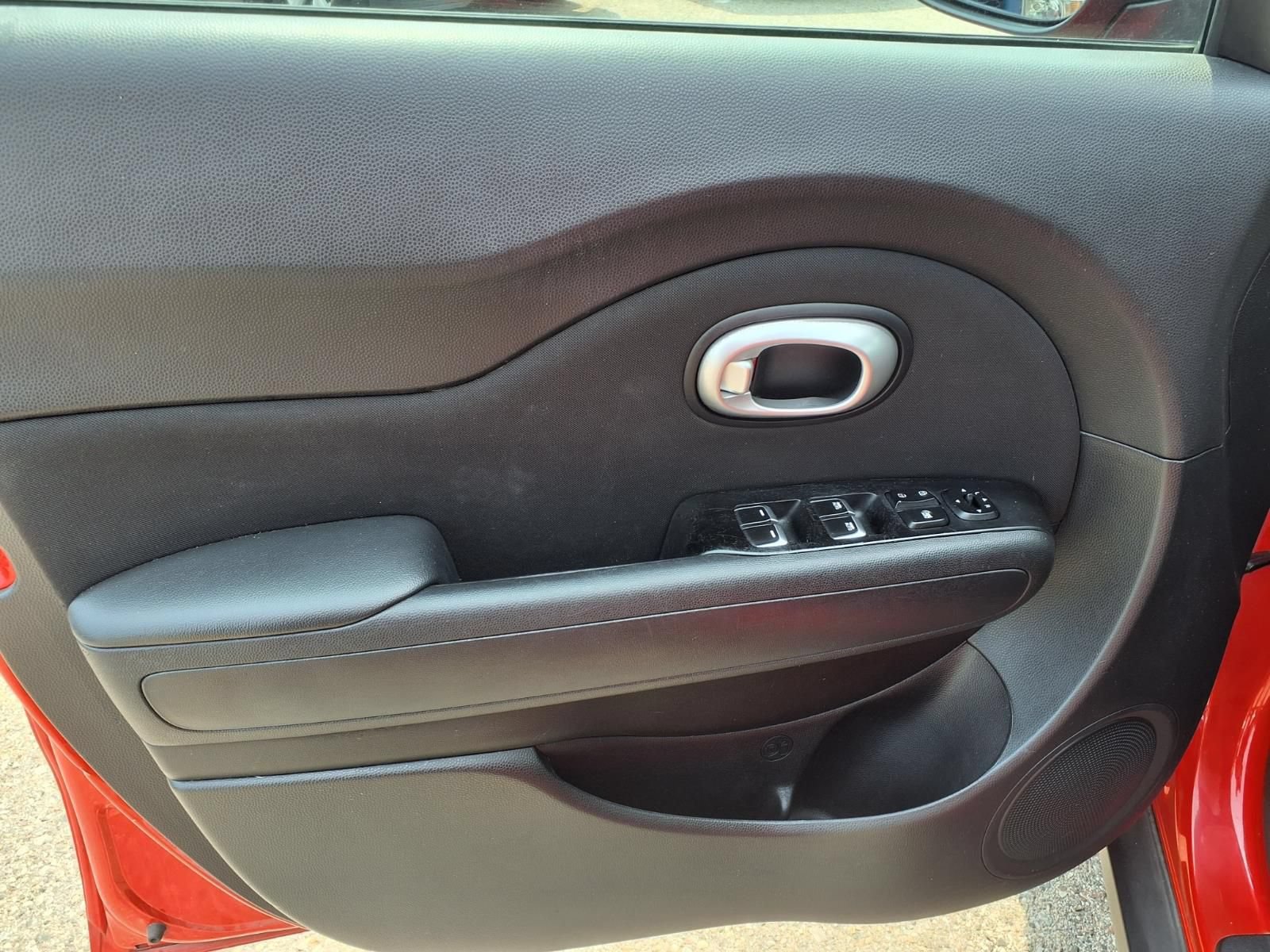Used 2018 Kia Soul + FWD image 14