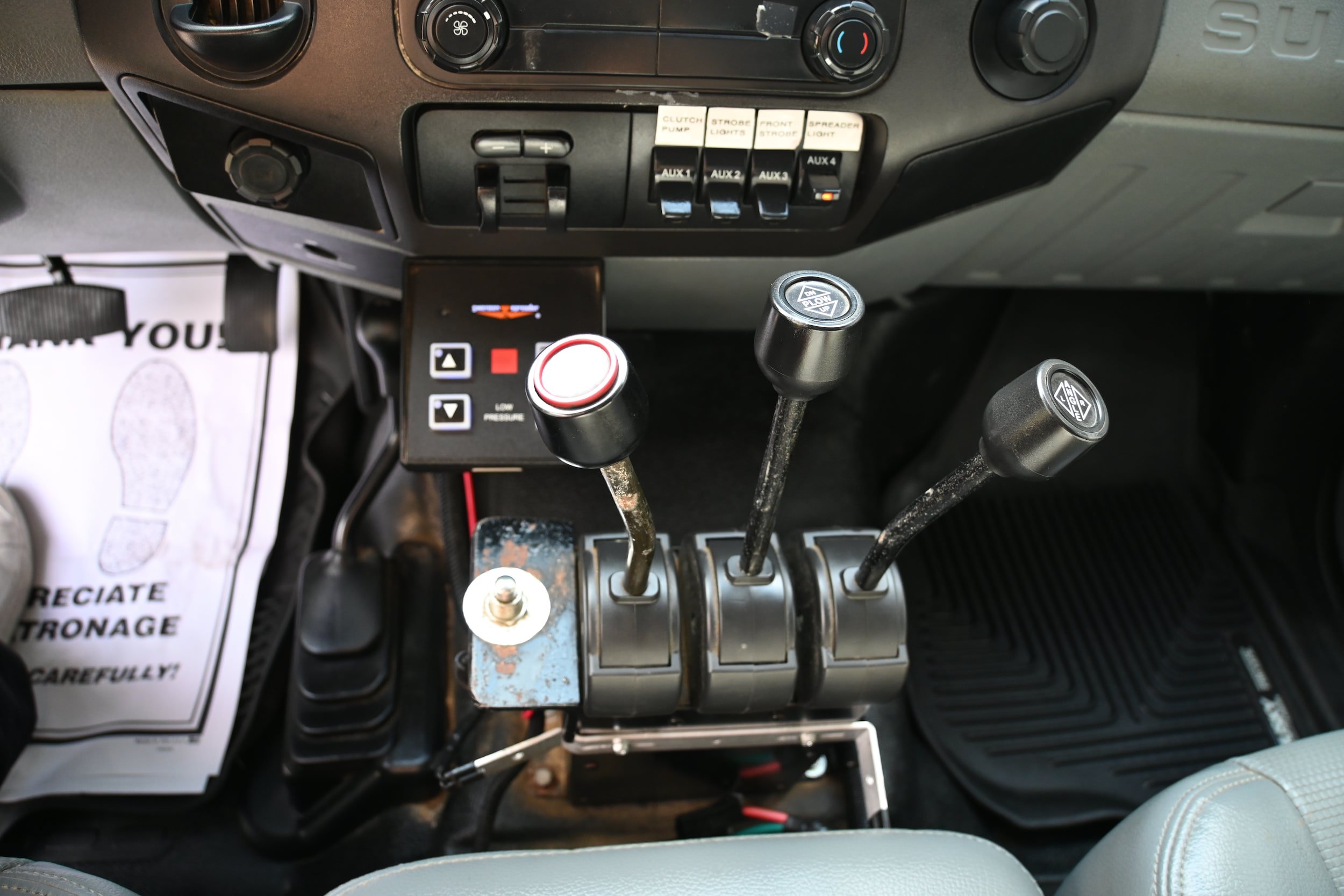 Used 2015 Ford F550 4x4 Regular Cab Super Duty image 8
