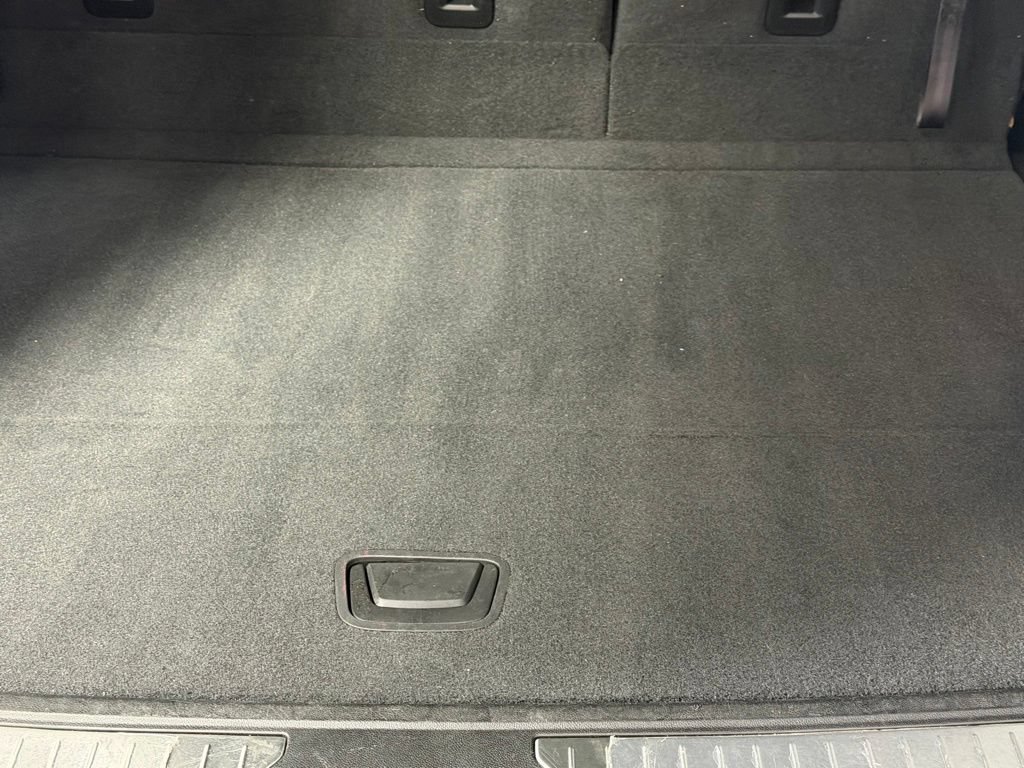 Used 2026 Chevrolet Suburban RST RWD image 30