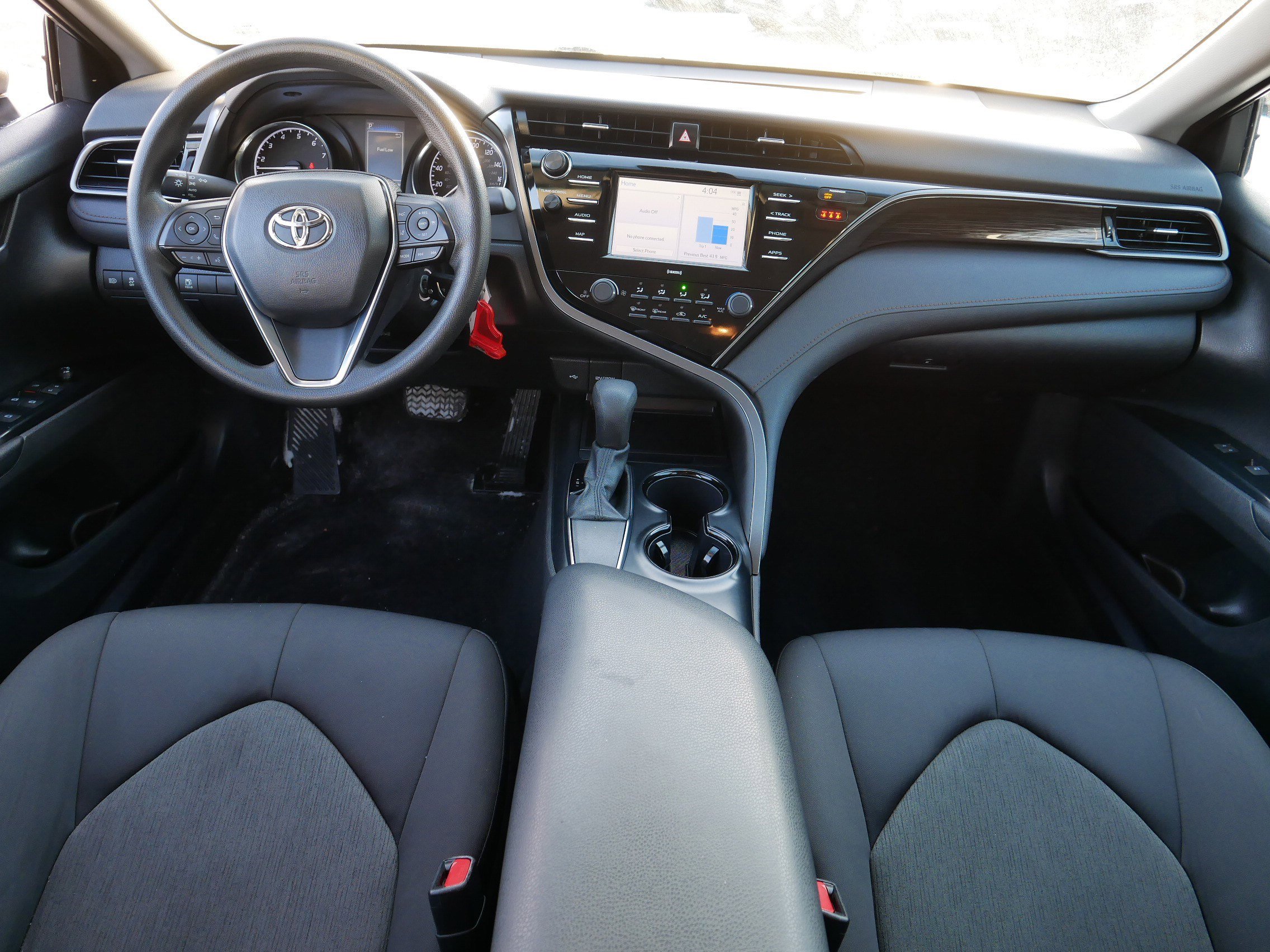 Used 2020 Toyota Camry LE image 10