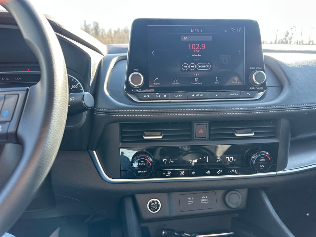 Used 2023 Nissan Rogue SV image 16
