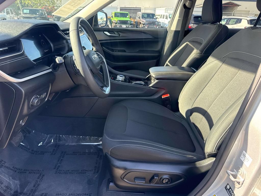 Used 2023 Jeep Grand Cherokee L Laredo AWD/4WD image 15