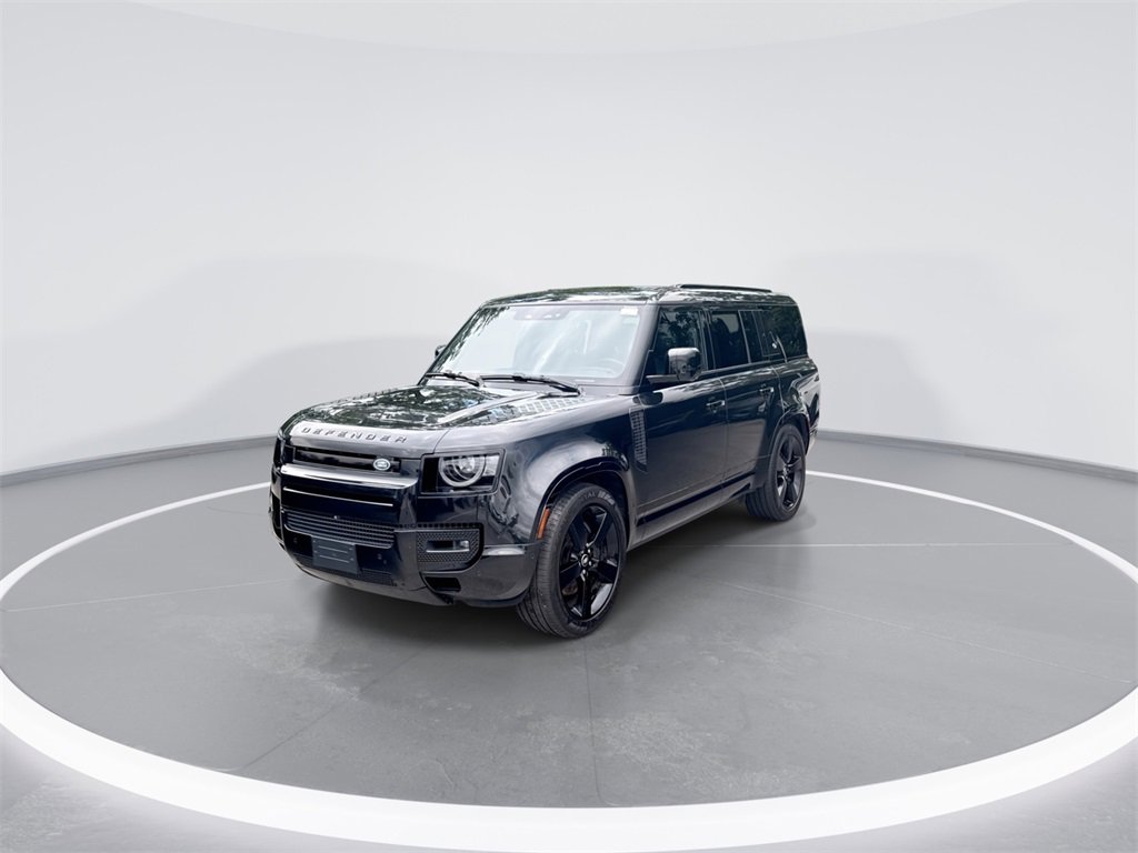 Used 2024 Land Rover Defender 130 X-Dynamic SE image 3