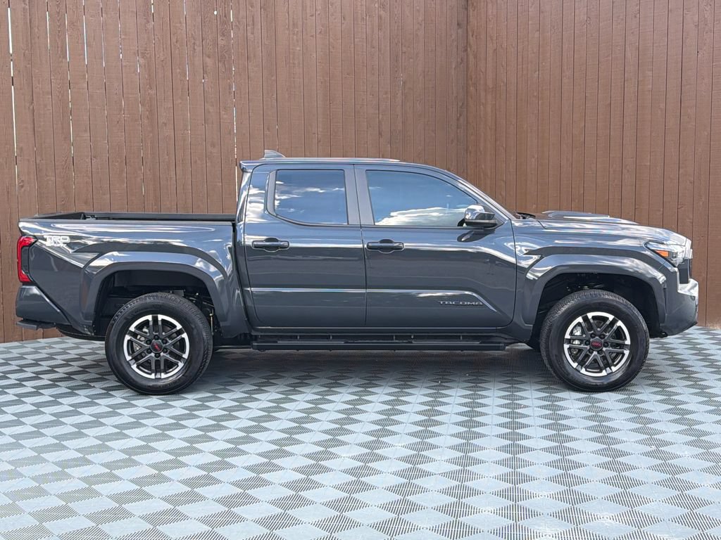 Used 2025 Toyota Tacoma TRD Sport AWD/4WD image 12