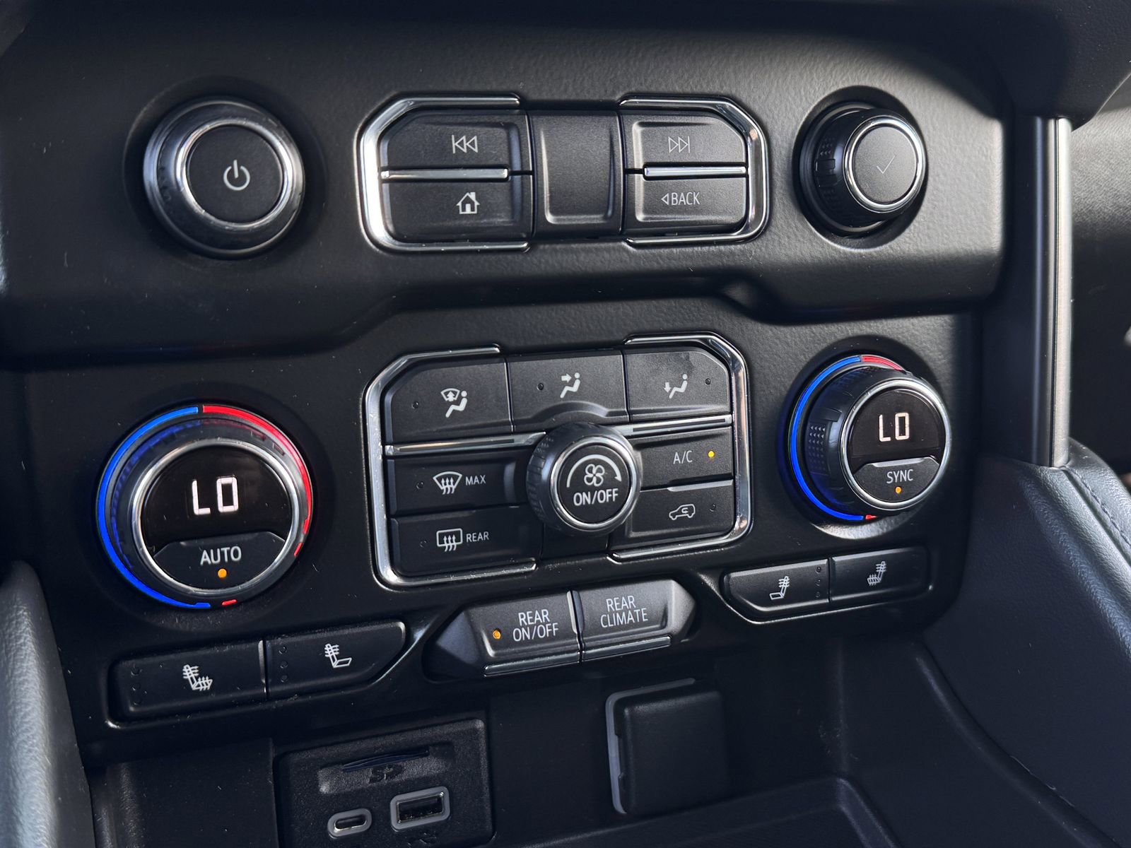 Used 2021 Chevrolet Tahoe Z71 w/ Luxury Package image 23