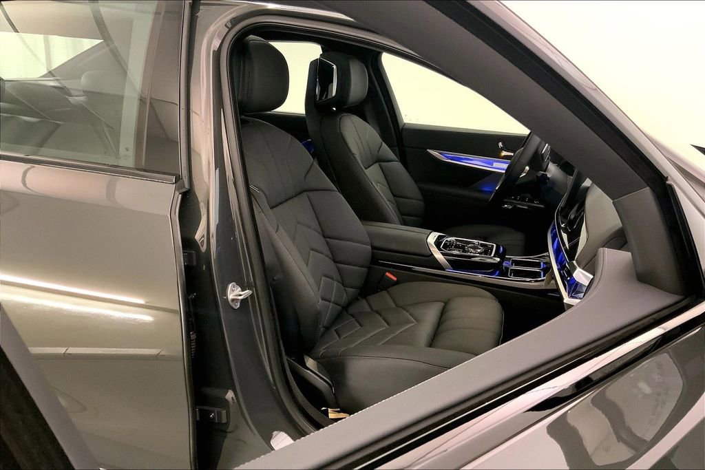 New 2026 BMW 740i xDrive w/ Executive Package image 7