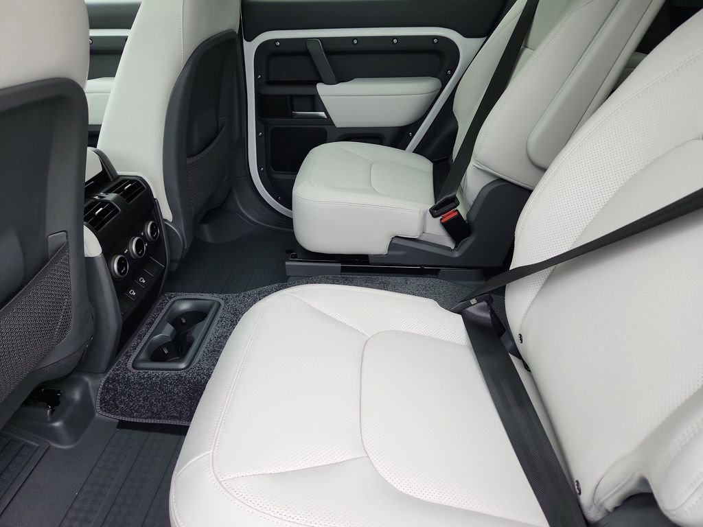 Used 2025 Land Rover Defender 130 S image 5