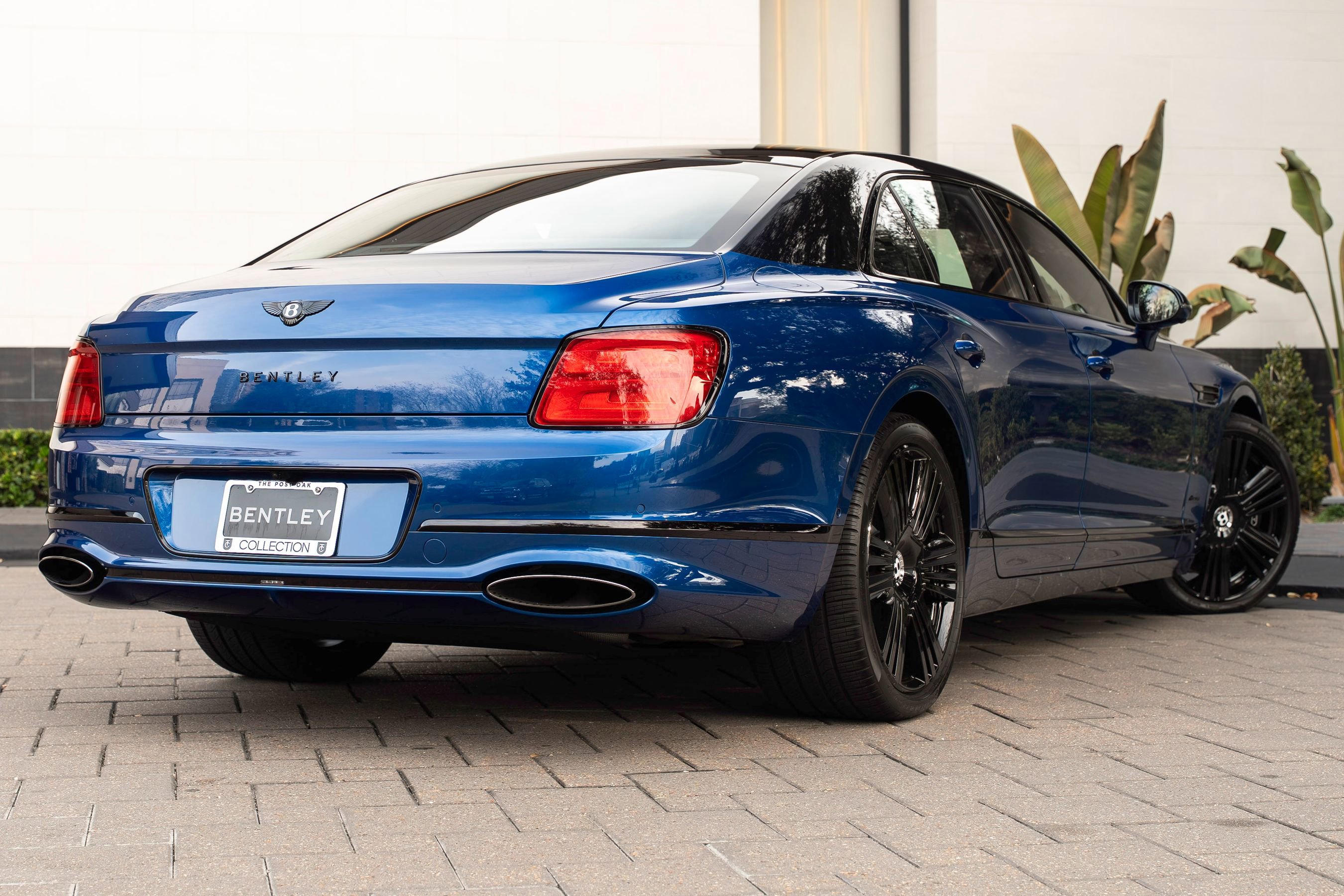Certified 2026 Bentley Flying Spur Plug-In Hybrid AWD/4WD image 3