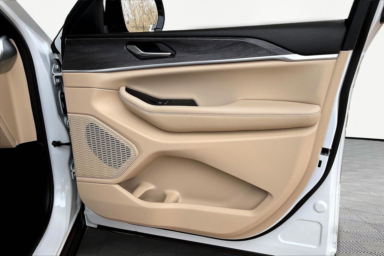 Used 2023 Jeep Grand Cherokee L Limited image 29