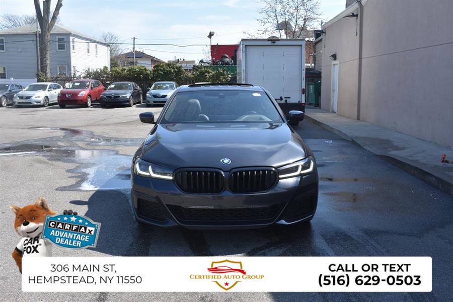 Used 2023 BMW 530e w/ M Sport Package RWD image 3