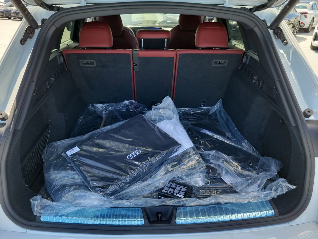 New 2025 Audi SQ5 Prestige image 28