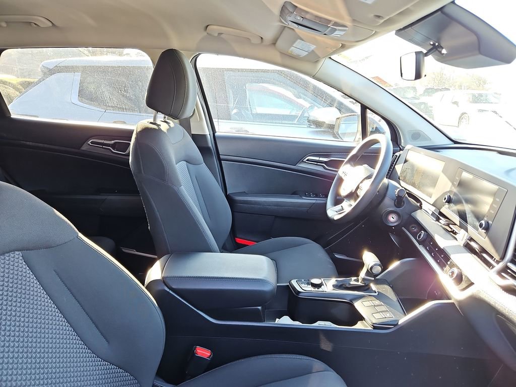 Used 2024 Kia Sportage LX image 8