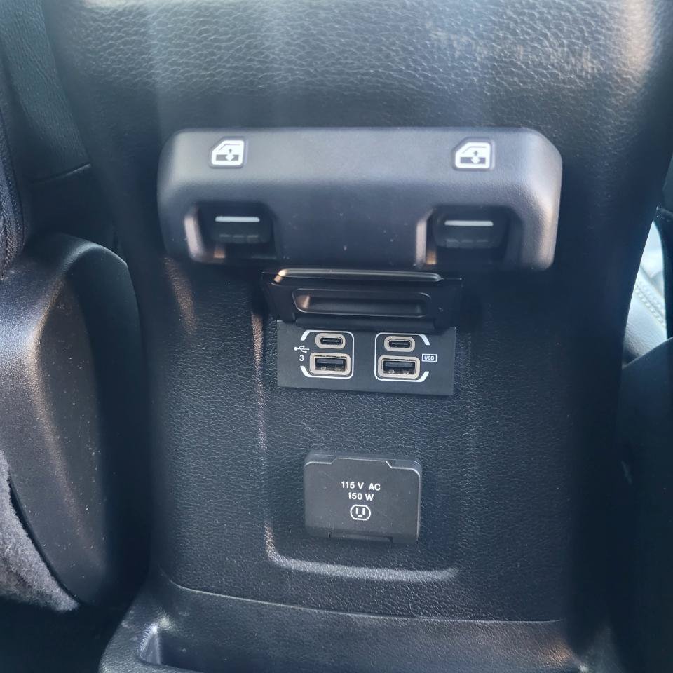 Used 2018 Jeep Wrangler Unlimited Sahara AWD/4WD image 31