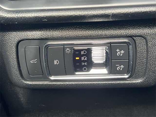 Used 2020 Lincoln Corsair Reserve w/ Equipment Group 201A image 25