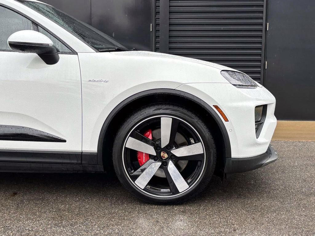 Certified 2025 Porsche Macan 4S Electric image 11