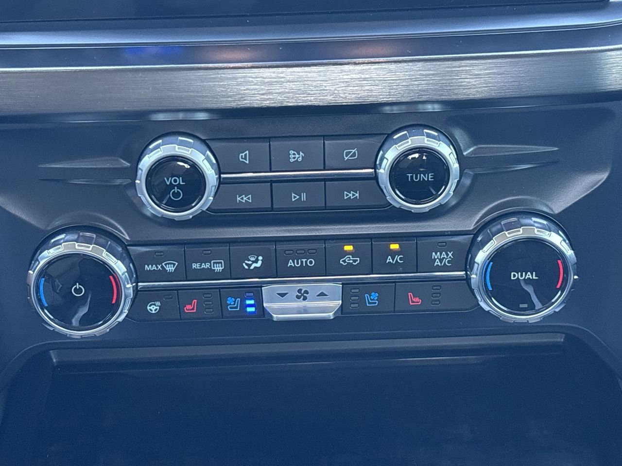 Used 2024 Ford F250 Lariat w/ Sport Appearance Package image 25