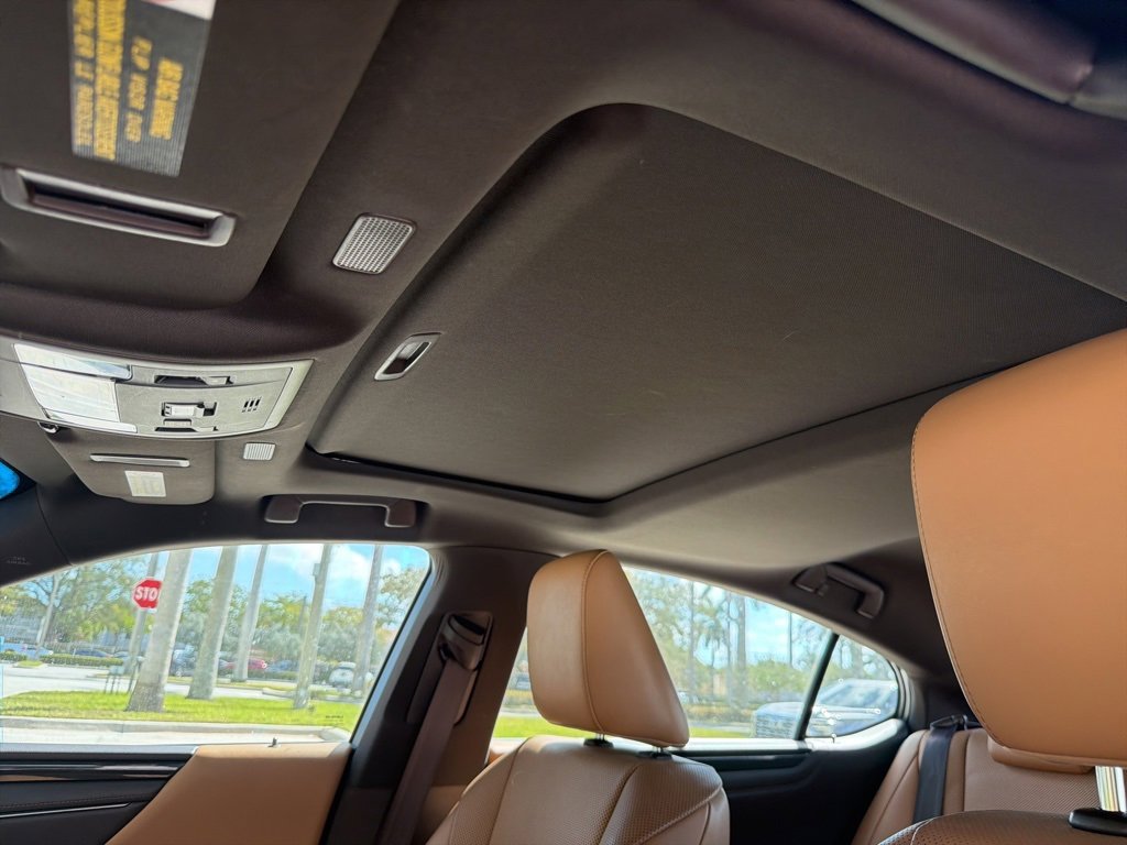 Used 2019 Lexus ES 350 w/ Accessory Package 2 image 5