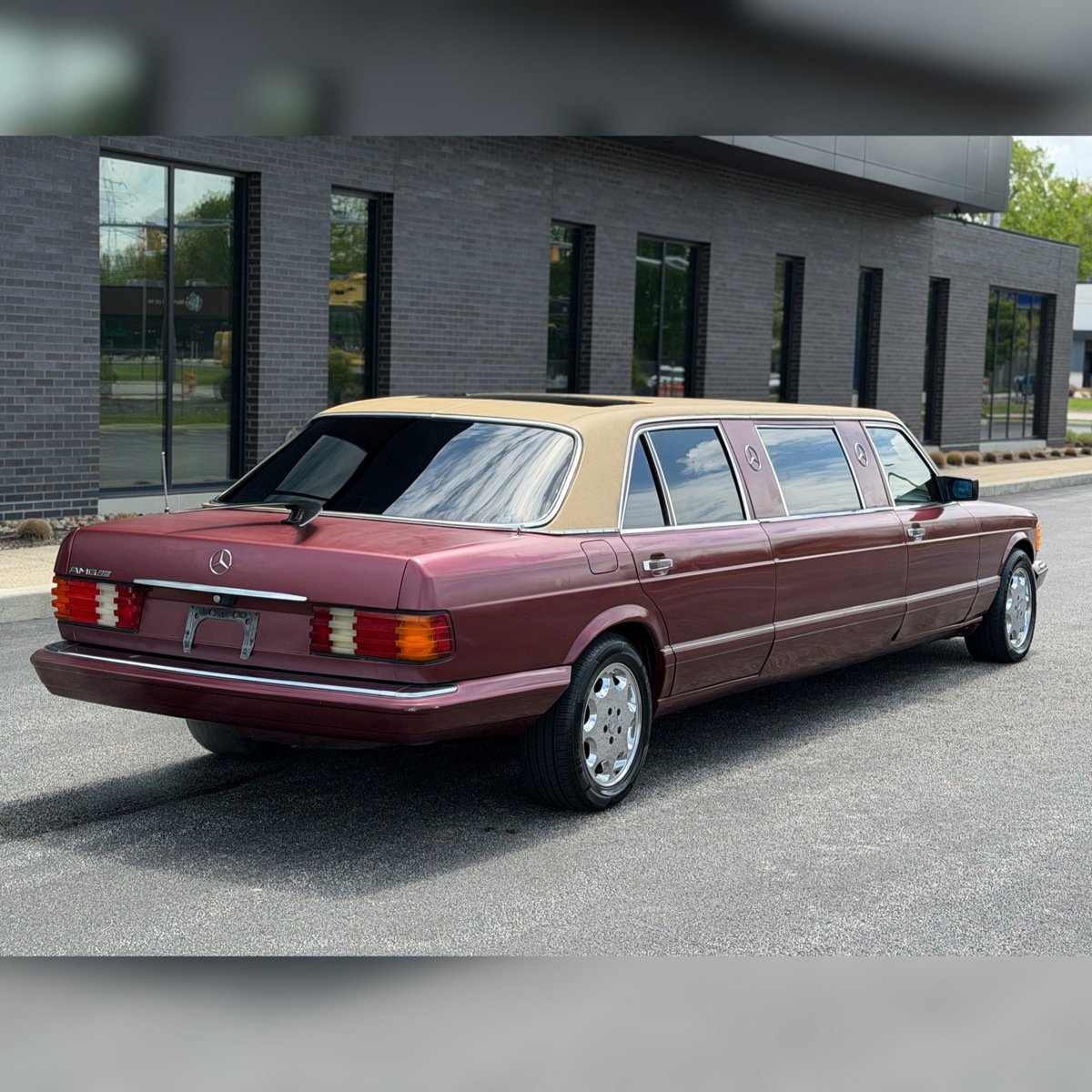 Used 1989 Mercedes-Benz 560 SEL image 2