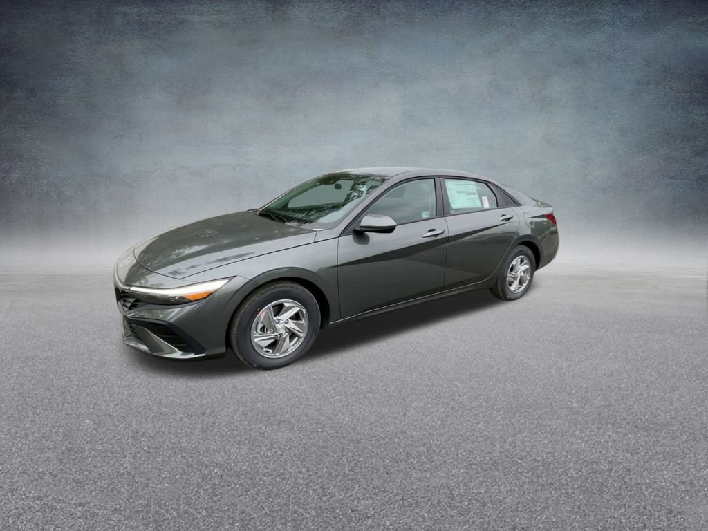 Used 2025 Hyundai Elantra SE image 10