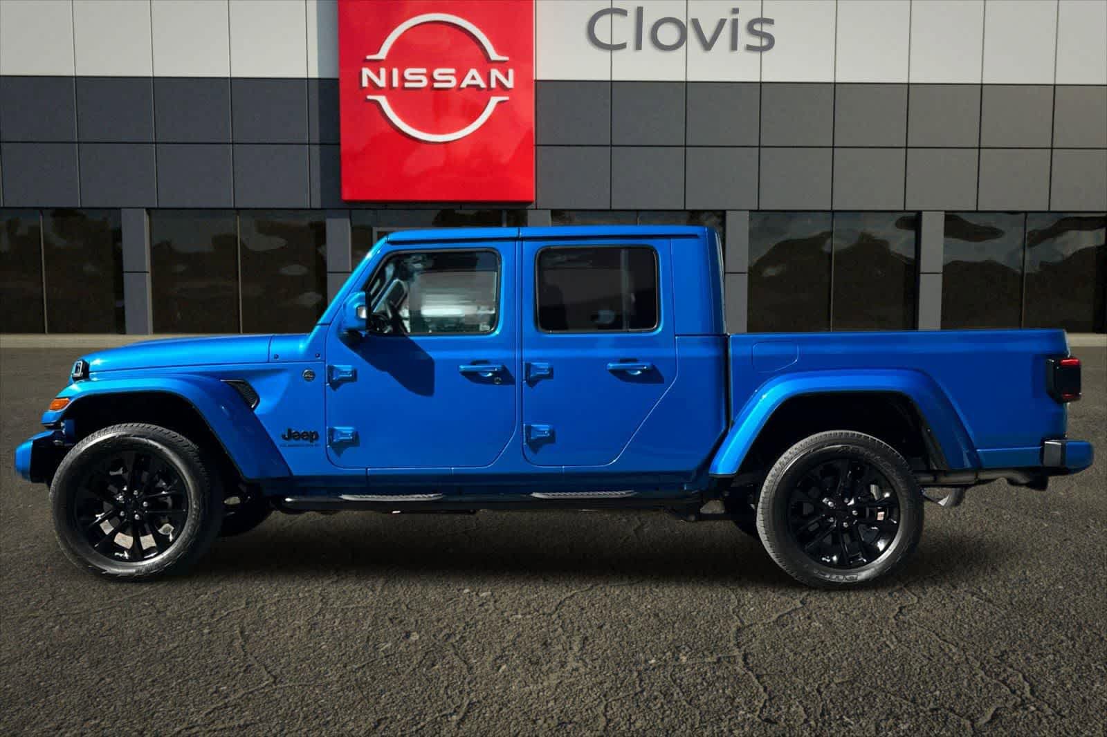 Used 2023 Jeep Gladiator Overland AWD/4WD image 6