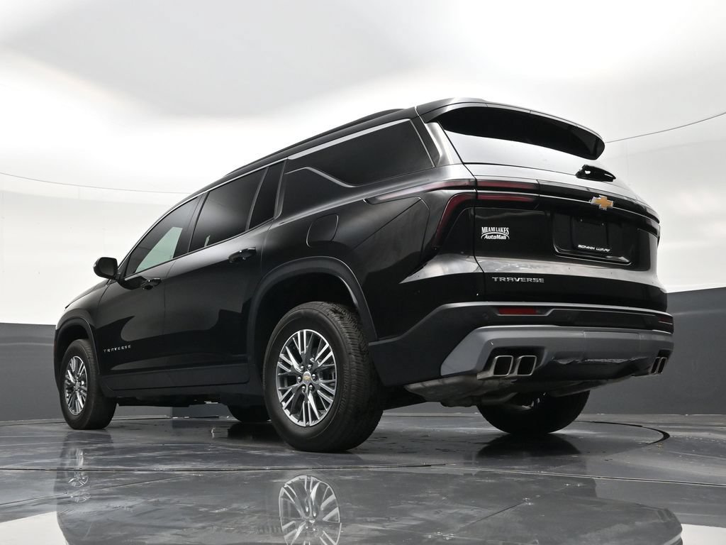 Used 2025 Chevrolet Traverse LT FWD image 19