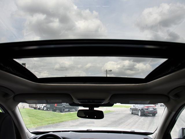 Used 2022 Nissan Pathfinder Platinum w/ Cargo Package image 25