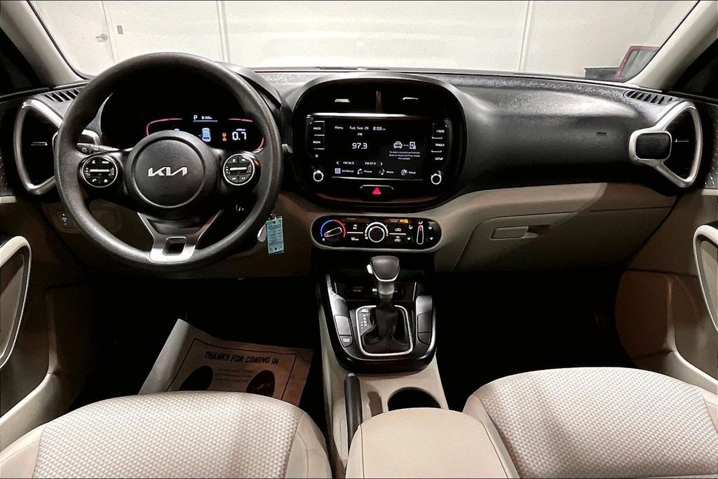 Used 2025 Kia Soul LX w/ LX Technology Package FWD image 18
