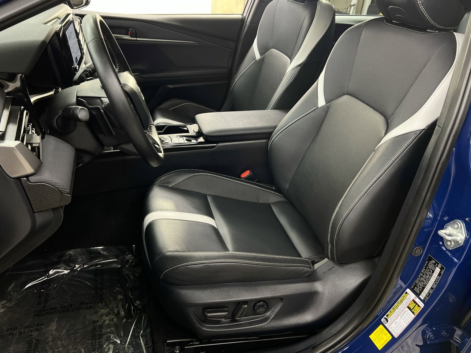 Used 2025 Toyota Camry SE image 4