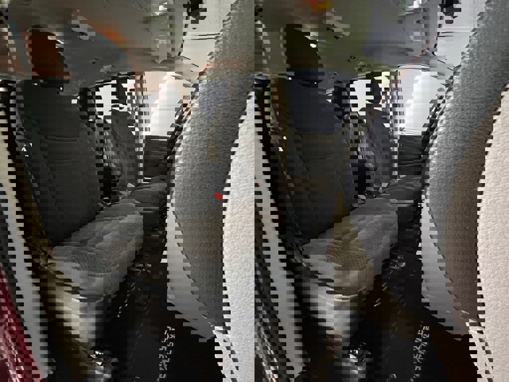 Used 2018 Dodge Grand Caravan SE w/ UConnect Hands-Free Group image 14