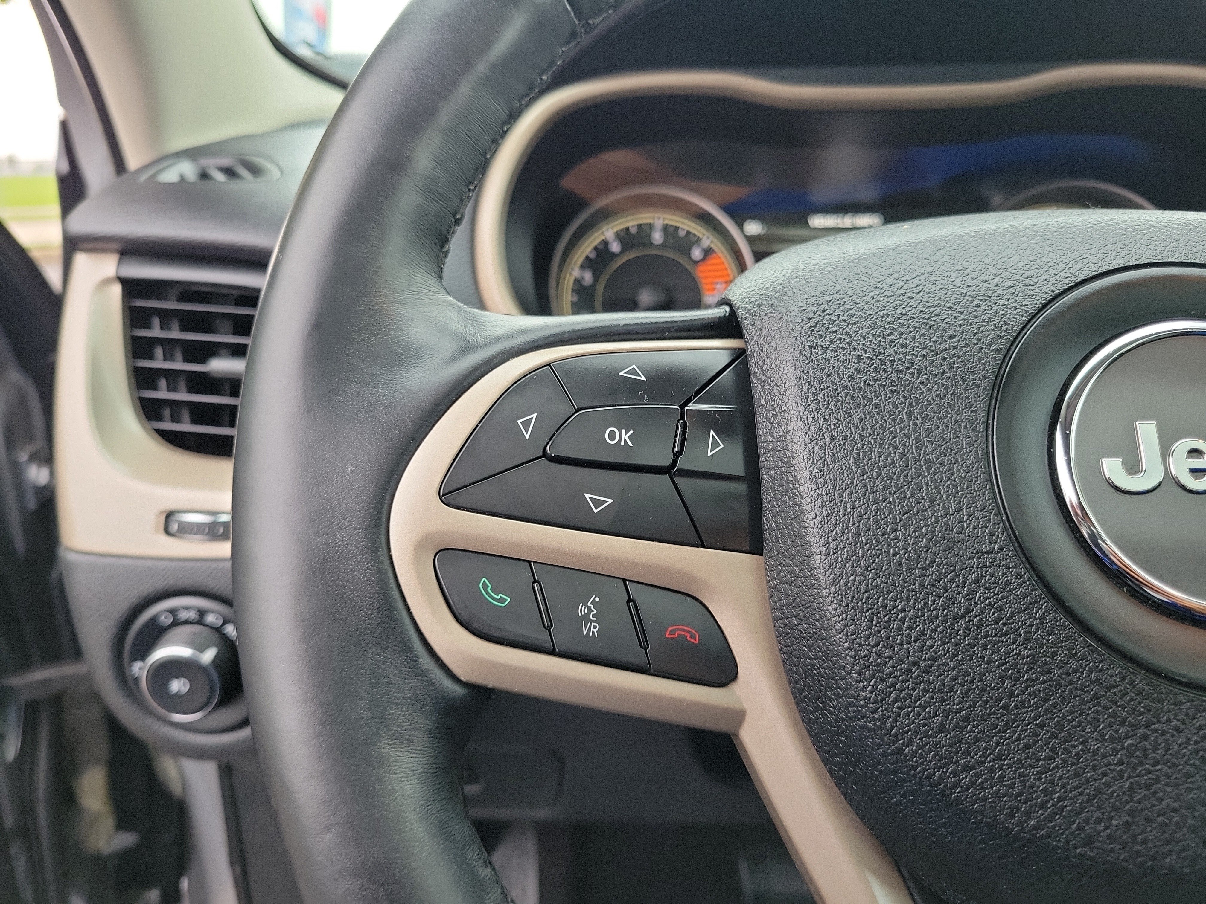 Used 2017 Jeep Cherokee Limited AWD/4WD image 22