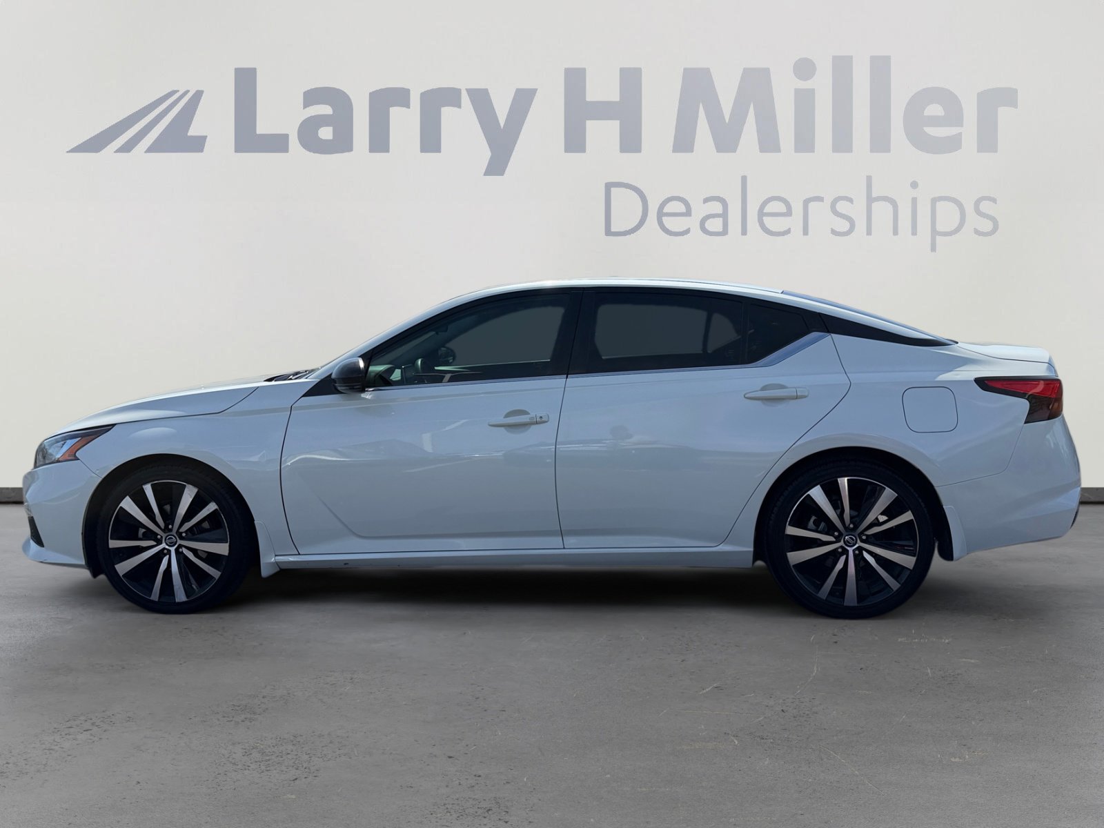 Used 2019 Nissan Altima 2.5 SR w/ SR Premium Package image 2