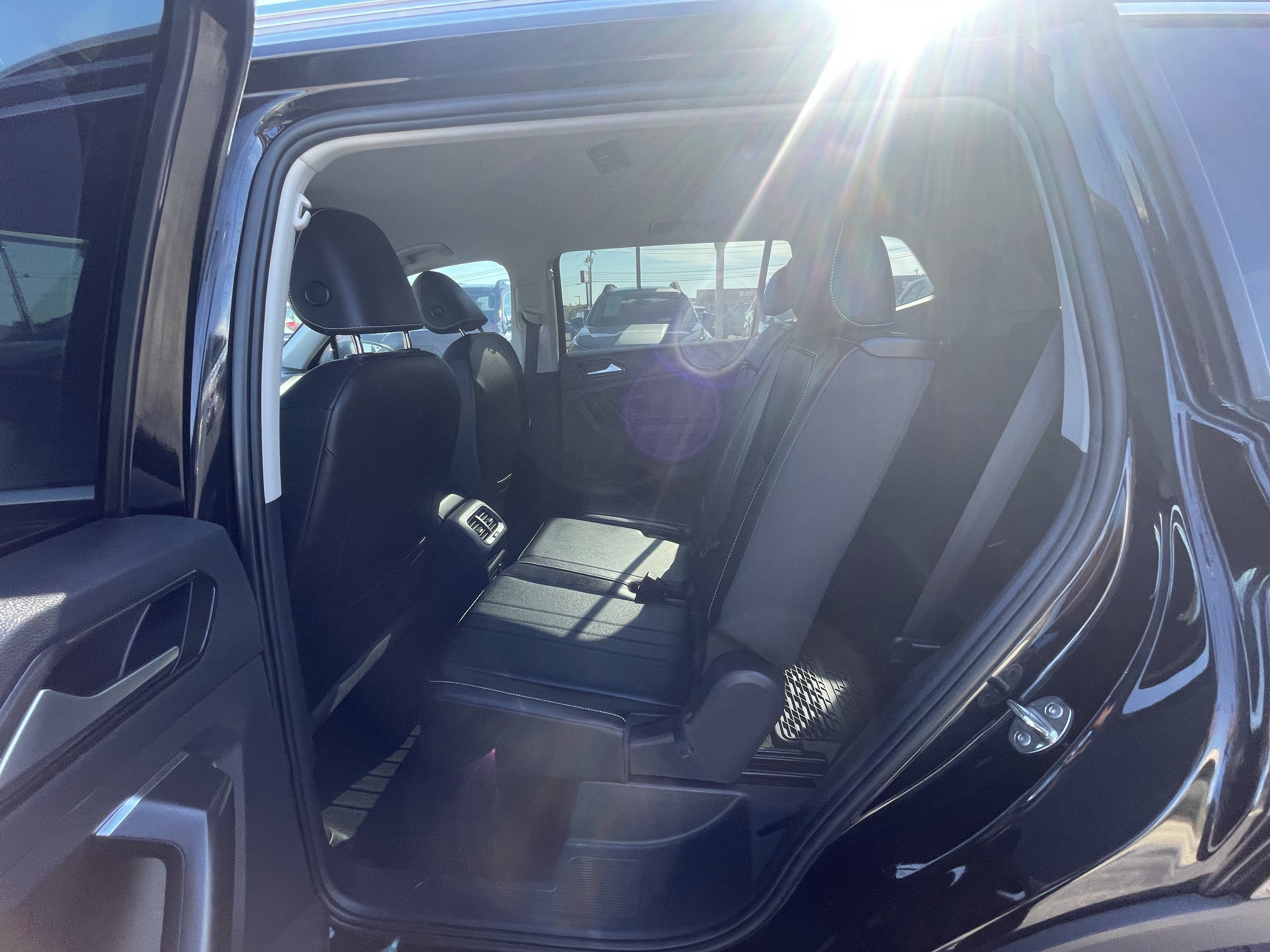 Used 2023 Volkswagen Tiguan SE FWD image 19