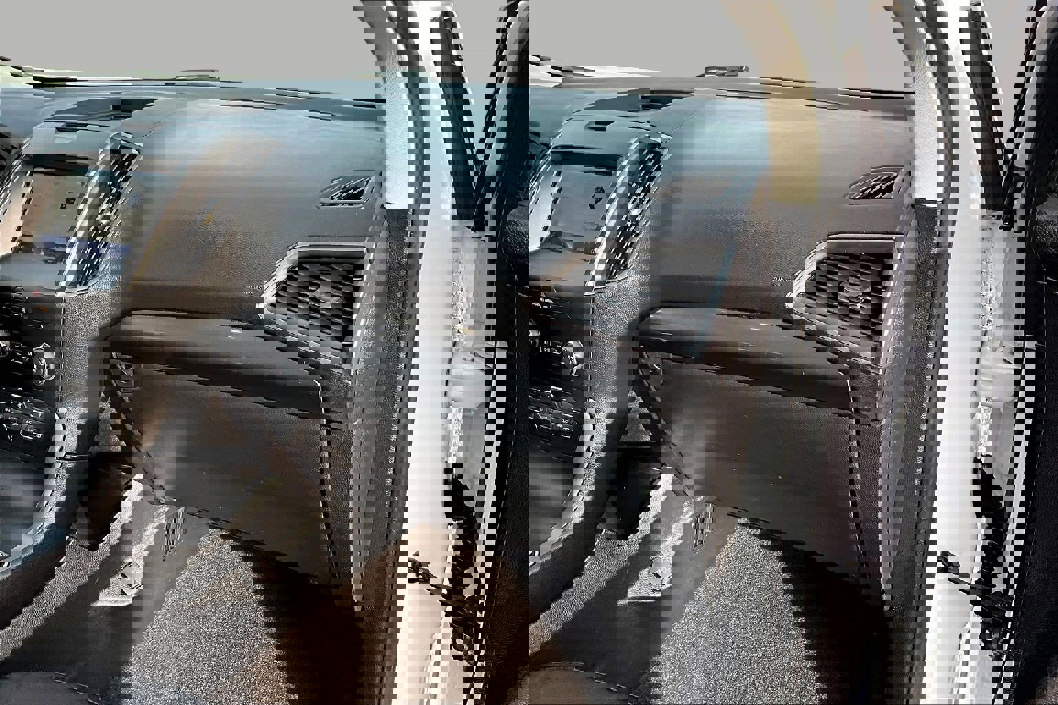 Used 2020 Ford Edge SE image 15