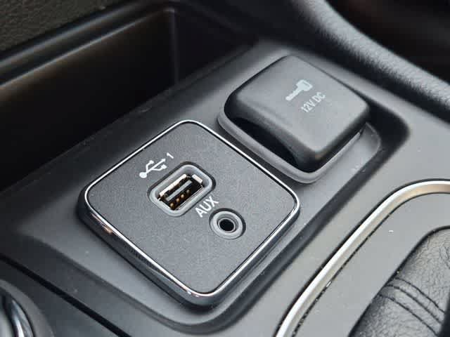 Used 2022 Jeep Cherokee Latitude Lux AWD/4WD image 29