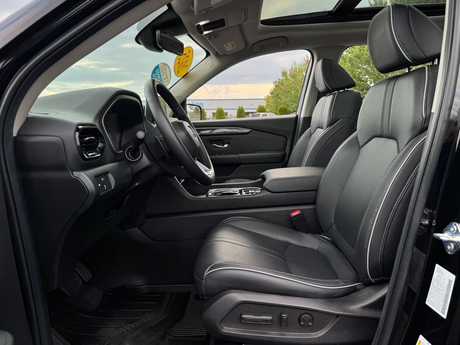 Certified 2025 Honda Pilot Elite image 12