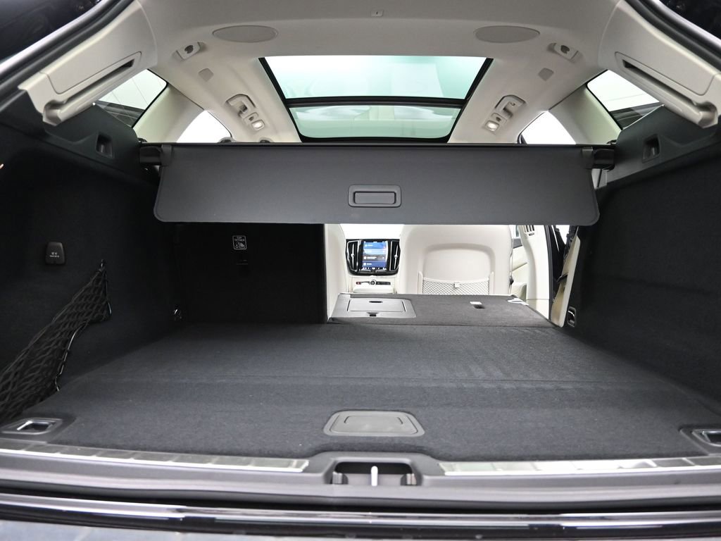 Used 2025 Volvo XC60 T8 Ultra w/ Protection Package Premier image 22