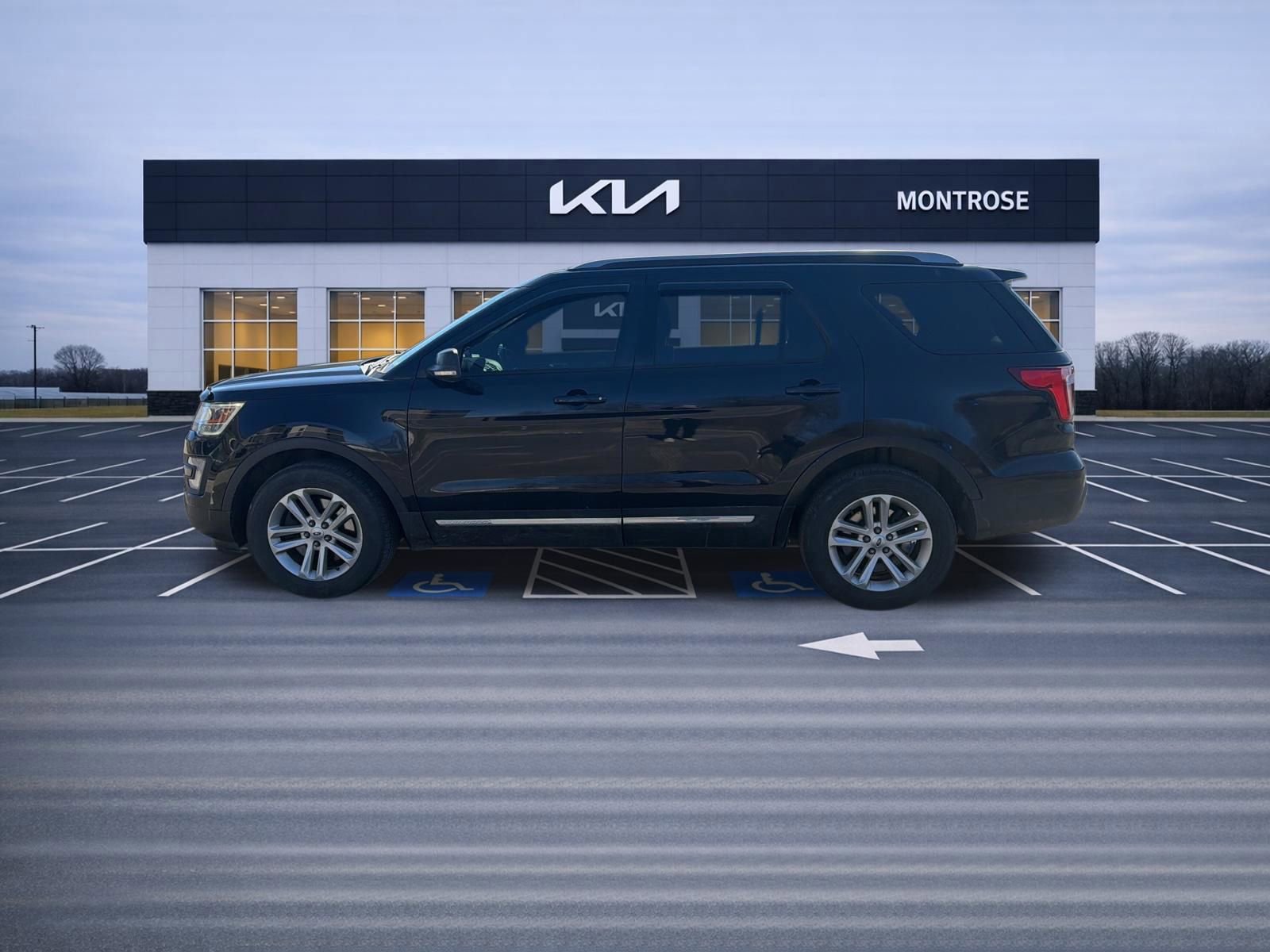 Used 2017 Ford Explorer XLT image 8
