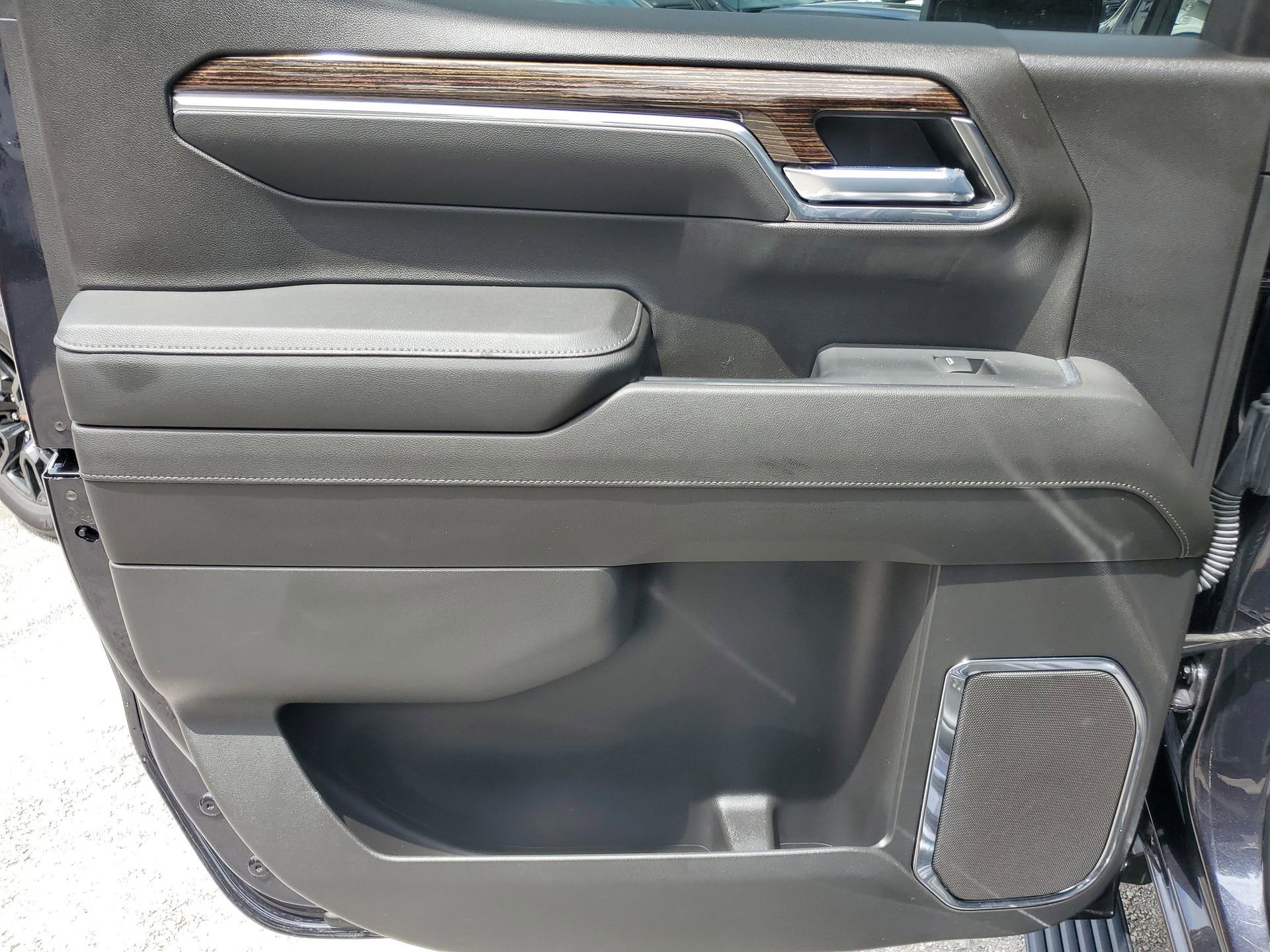 Used 2024 GMC Sierra 1500 Elevation RWD image 9