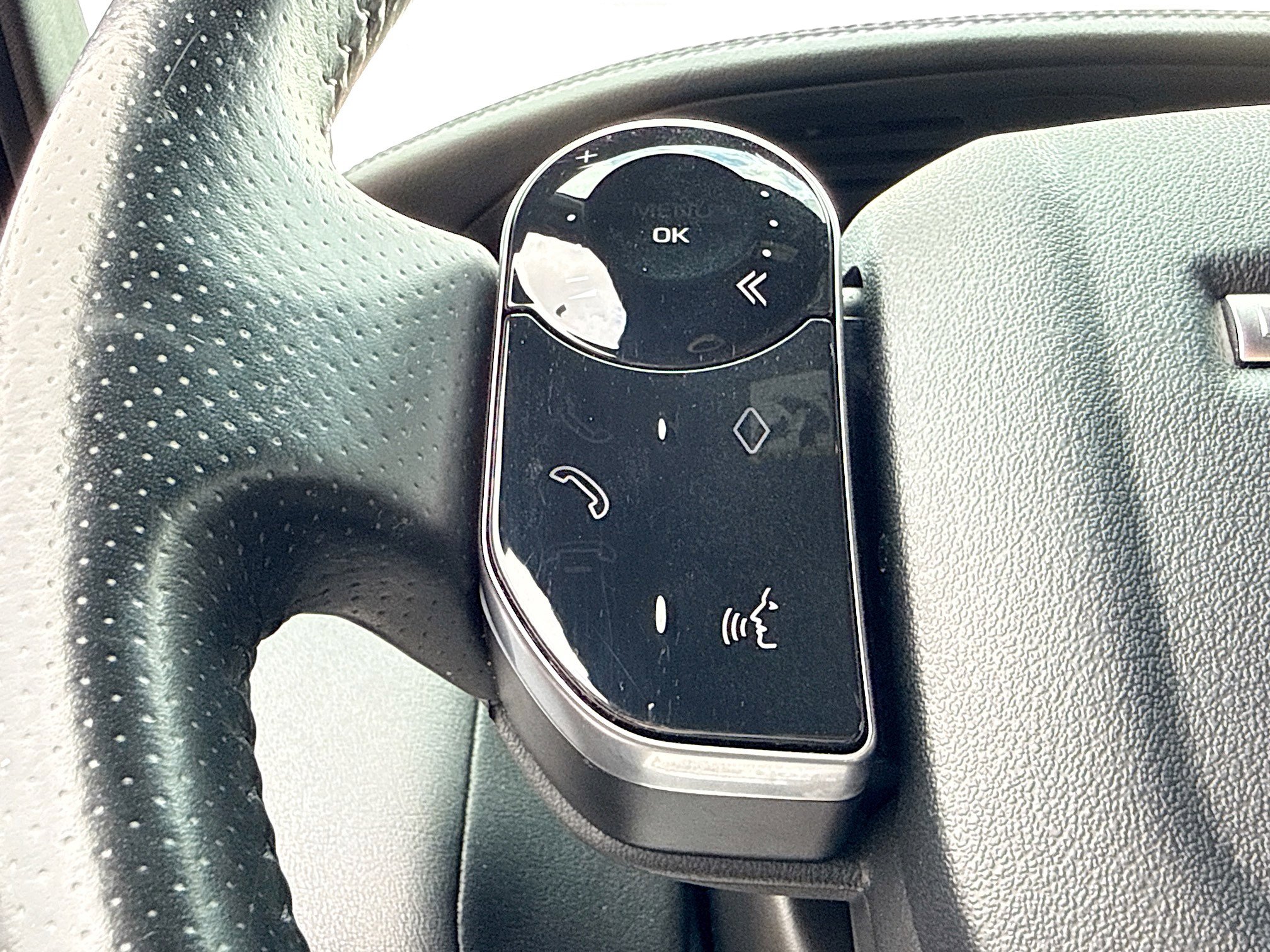 Used 2020 Land Rover Range Rover Sport HSE image 37